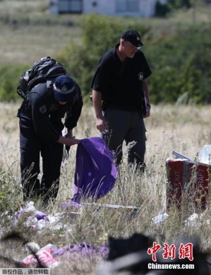 黑匣子显示MH17或遇突发情况 初步报告将公布