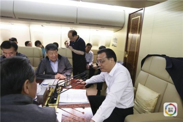 独家披露李克强出访专机上的“高”端会议