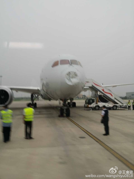 美航787在北京附近空域遭冰雹袭击受损