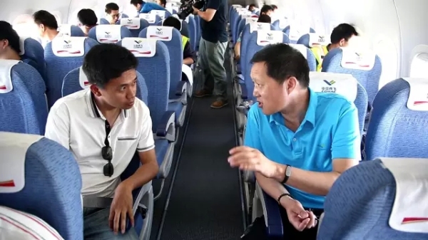 ARJ21新支线飞机到成都开展航线演示飞行
