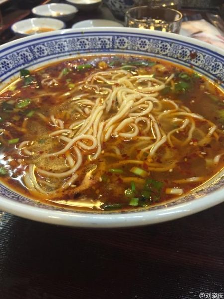 刘晓庆吐槽机场天价面条 扒一扒身边天价餐
