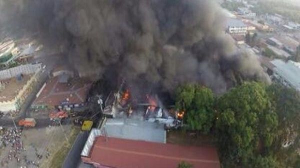 惨!小飞机闹市区坠毁 7人死亡15人受伤 惨!小飞机闹市区坠毁 7人死亡15人受伤