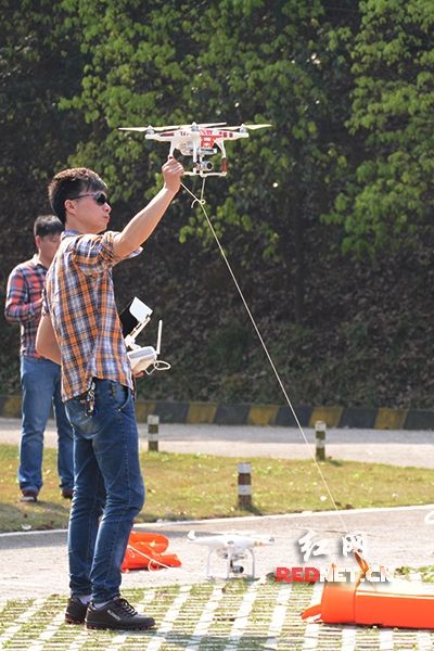 湖南首家无人机航拍新闻队成立 可免费应急救援 湖南首家无人机航拍新闻队成立 可免费应急救援