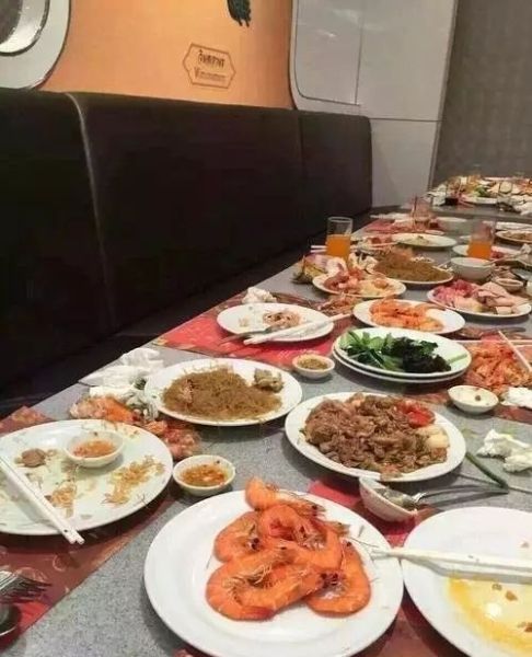 中国游客更不文明?调查显示:七成网友不认同 中国游客更不文明?调查显示:七成网友不认同