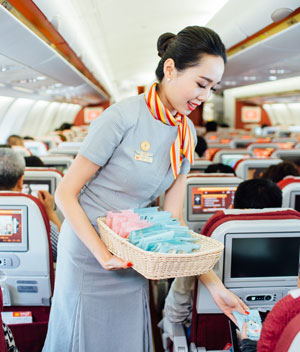 海南航空成功举办首航23周年机上庆祝活动