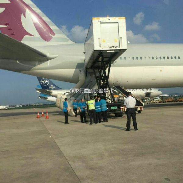 卡塔尔航空一架77W在广州放了滑梯 卡塔尔航空一架77W在广州放了滑梯