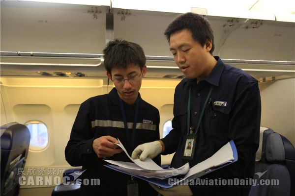 南航大连飞机维修:机务生涯是如何铸就的 南航大连飞机维修:机务生涯是如何铸就的