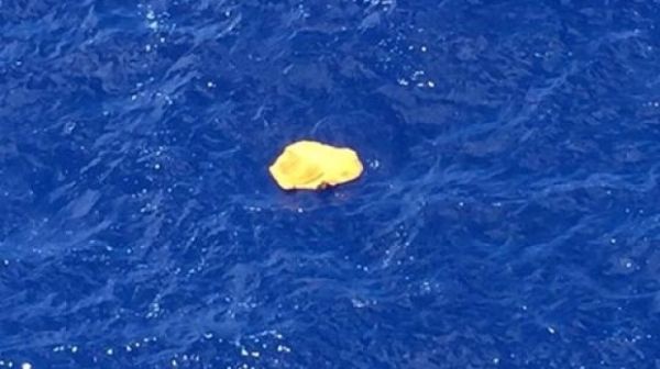 失事埃及航空MS804的第一张残骸照片? 失事埃及航空MS804的第一张残骸照片?