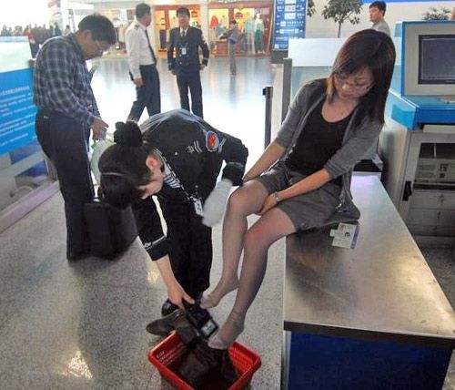 安检为什么要脱鞋?这背后有太多血的代价! 安检为什么要脱鞋?这背后有太多血的代价!