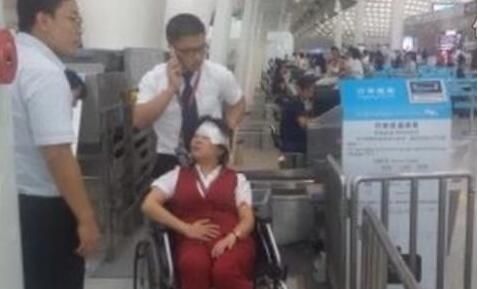 深圳机场打人乘客被行拘10天 罚轻了吗? 深圳机场打人乘客被行拘10天 罚轻了吗?