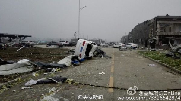 江苏局地遭龙卷风冰雹侵袭已致98人死 江苏局地遭龙卷风冰雹侵袭已致98人死