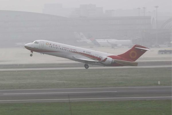 成都航空示范运营国产民机 转型进军低成本航空 成都航空示范运营国产民机 转型进军低成本航空