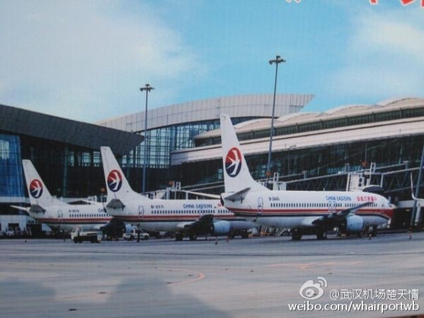 7月2日08:00分,接到东航湖北分公司通知:东航(MU开头,由武汉出发)早晨9点之前航班,全线往后延误40分钟起飞,等待旅客。
