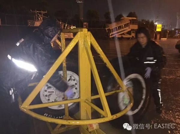 水漫武汉!东航机务人在这里坚守! 水漫武汉!东航机务人在这里坚守!