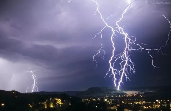 关于雷雨天气出行,你必须知道这7点