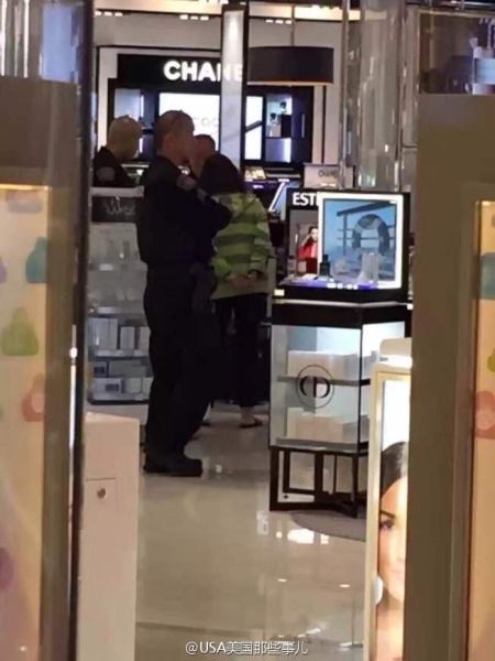 中国女游客因掌掴洛杉矶机场免税店店员被捕357741_ 中国女游客因掌掴洛杉矶机场免税店店员被捕