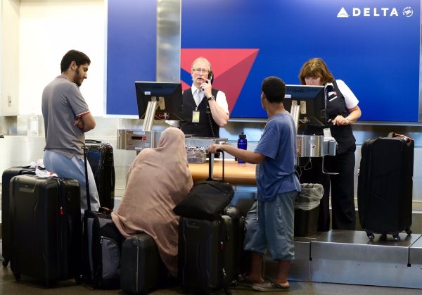 达美航空系统逐渐恢复正常 数万旅客仍被困359743_ 达美航空系统逐渐恢复正常 数万旅客仍被困