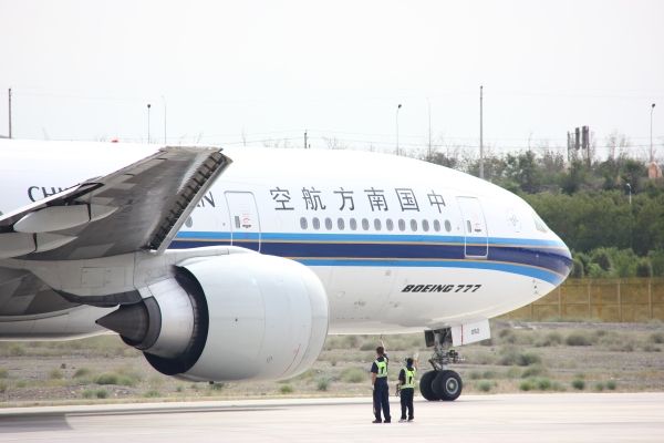 南航新疆:探访旺季忙在一线的民航人363491_ 南航新疆:探访旺季忙在一线的民航人