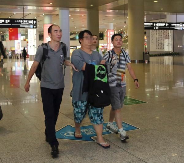 3骗子掏腰包代买机票订酒店 老人被骗255万372363_ 3骗子掏腰包代买机票订酒店 老人被骗255万