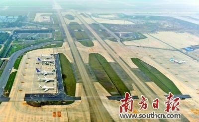 广州白云机场建设航空枢纽摁下“快进键”372905_ 广州白云机场建设航空枢纽摁下“快进键”