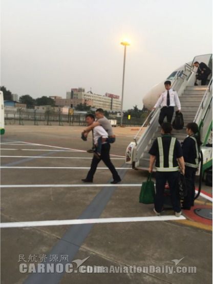 一张照片无数赞 春秋航客舱部真情服务特殊旅客376765_ 一张照片无数赞 春秋航客舱部真情服务特殊旅客