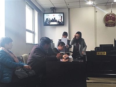 安徽“黑飞”坠机 遇难飞行员家属起诉索赔340万377771_ 安徽“黑飞”坠机 遇难飞行员家属起诉索赔340万