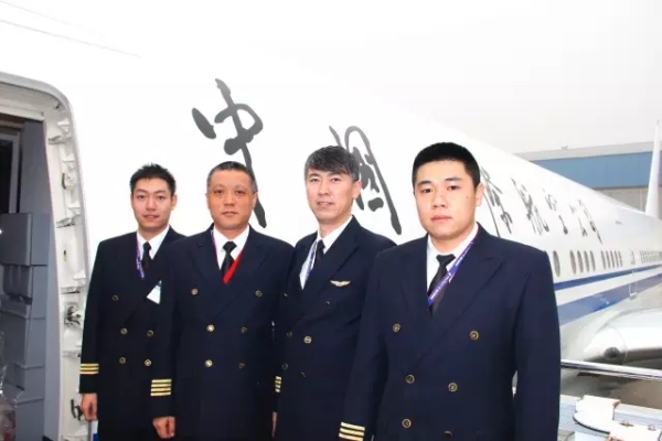 国航机组完成第21架777-300ER接机任务