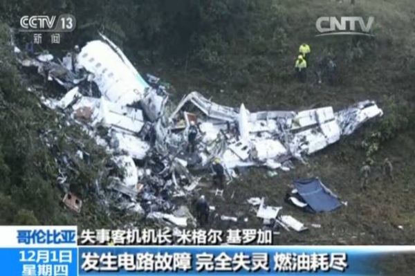 坠毁前,这架飞机的玻利维亚籍机长米格尔·基罗加,向目的地——哥伦比亚麦德林市的何塞·玛丽亚·科尔多瓦国际机场航空塔台发出警报,称这架“拉米亚2933号航班“出现了”严重的电路故障”、“完全失灵”,而且“燃油已经耗尽”——因此向机场方面请求“紧急迫降”。