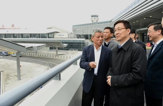 韩正调研虹桥机场:把准点率作为考核指标382343_ 韩正调研虹桥机场:把准点率作为考核指标