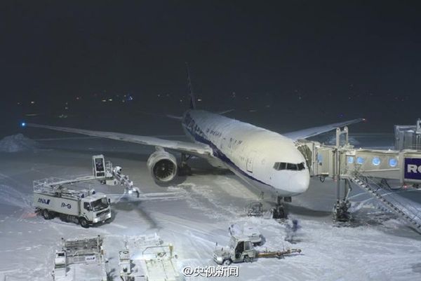 北海道暴雪数千人滞留 中国多架次航班抵达支援384335_ 北海道暴雪数千人滞留 中国多架次航班抵达支援