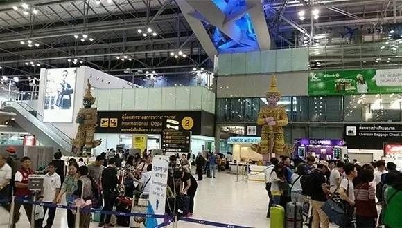 泰国机场致歉中国游客 为何受伤的总是中国人?386881_ 泰国机场致歉中国游客 为何受伤的总是中国人?