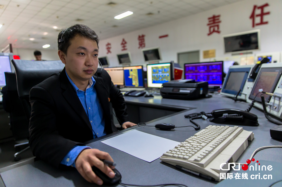 走进首都机场“空中交警”指挥中心 走进首都机场“空中交警”指挥中心