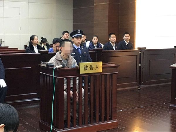 浦东机场爆燃案开庭审理 被告人:只想引发关注390991_ 浦东机场爆燃案开庭审理 被告人:只想引发关注