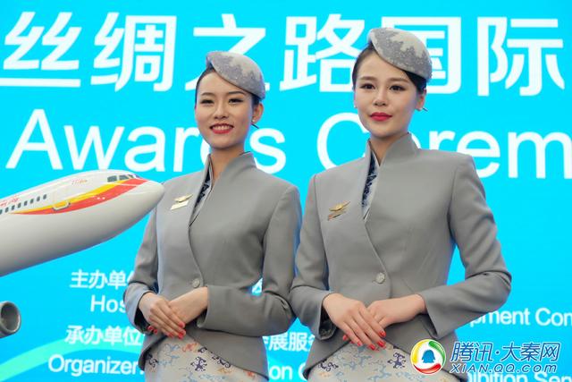 海南航空第五代空乘新制服主打“东方之美” 惊艳亮相丝路旅博会