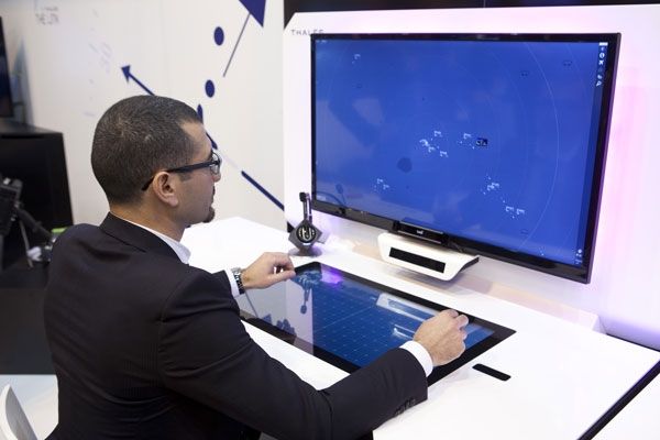 管制员工作站将迎来技术复兴 AR、AI成重头戏416845_ 管制员工作站将迎来技术复兴 AR、AI成重头戏