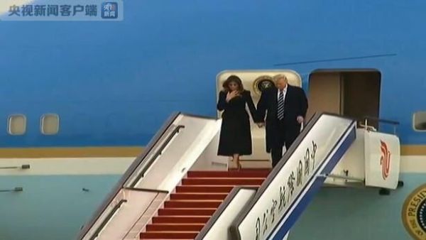 美国总统特朗普专机抵达北京首都国际机场
