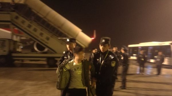 湖南警方成功处置3U8952航班扰序案件425301_ 湖南警方成功处置3U8952航班扰序案件