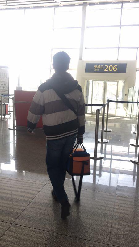 医务人员携带人体器官顺利乘机2.jpg