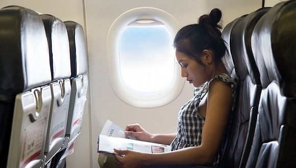 飞机上都可以刷手机了 航空杂志会就此消失吗?434813_ 飞机上都可以刷手机了 航空杂志会就此消失吗?