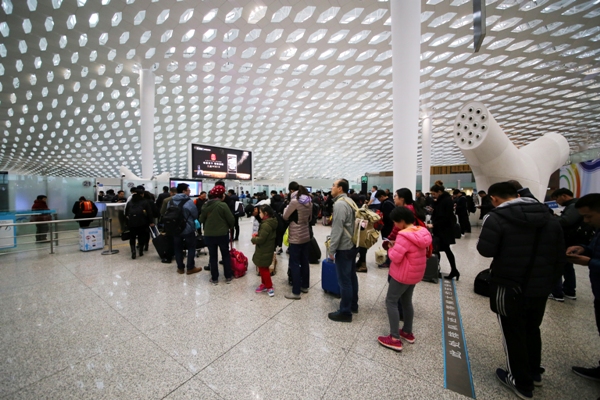 春运首周，深圳机场迎送旅客超95万人次 摄影：詹璐华.JPG