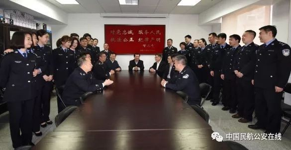 冯正霖一行到公安局走访慰问436315_ 冯正霖一行到公安局走访慰问