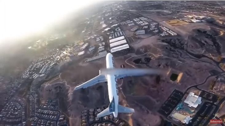 无人机惊险拍飞机 航空业呼吁加强立法监管436383_ 无人机惊险拍飞机 航空业呼吁加强立法监管