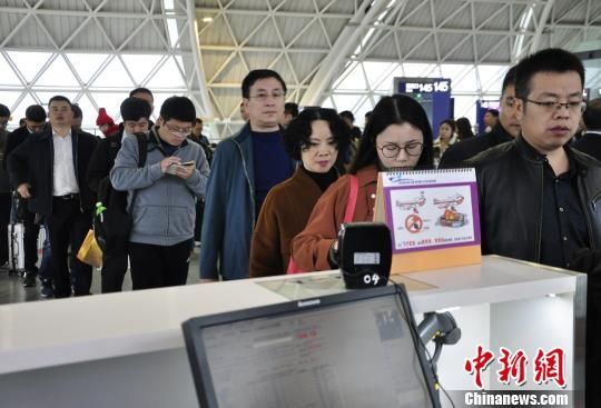 成都机场迎来出游高峰 预计出港旅客突破8万人次436677_ 成都机场迎来出游高峰 预计出港旅客突破8万人次