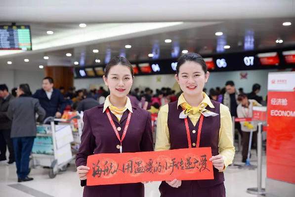 飞航人用温暖的小手传递赤诚的大爱.jpg