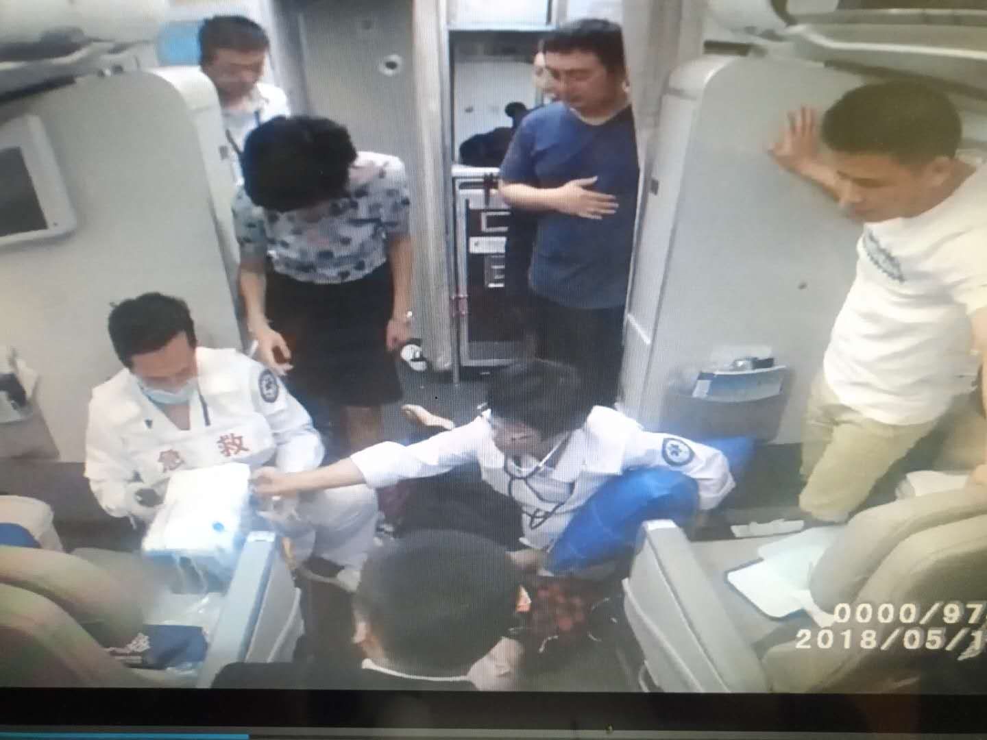 争分夺秒抢救生命 万米高空上演生死时速447069_ 争分夺秒抢救生命 万米高空上演生死时速