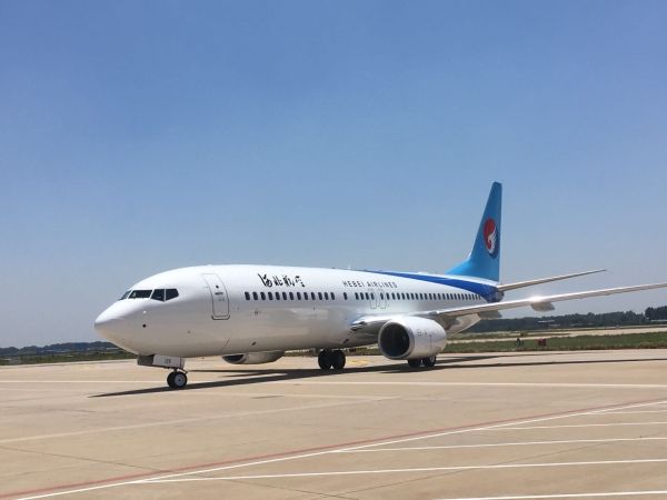 郑州航空港区引进首架波音飞机抵达郑州机场449717_ 郑州航空港区引进首架波音飞机抵达郑州机场