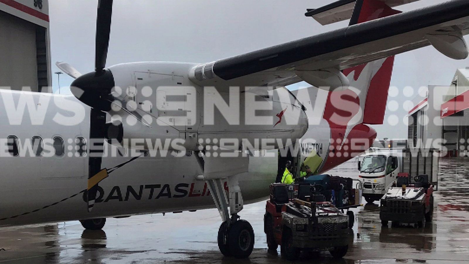澳洲航空客机遭雷击后被迫返航