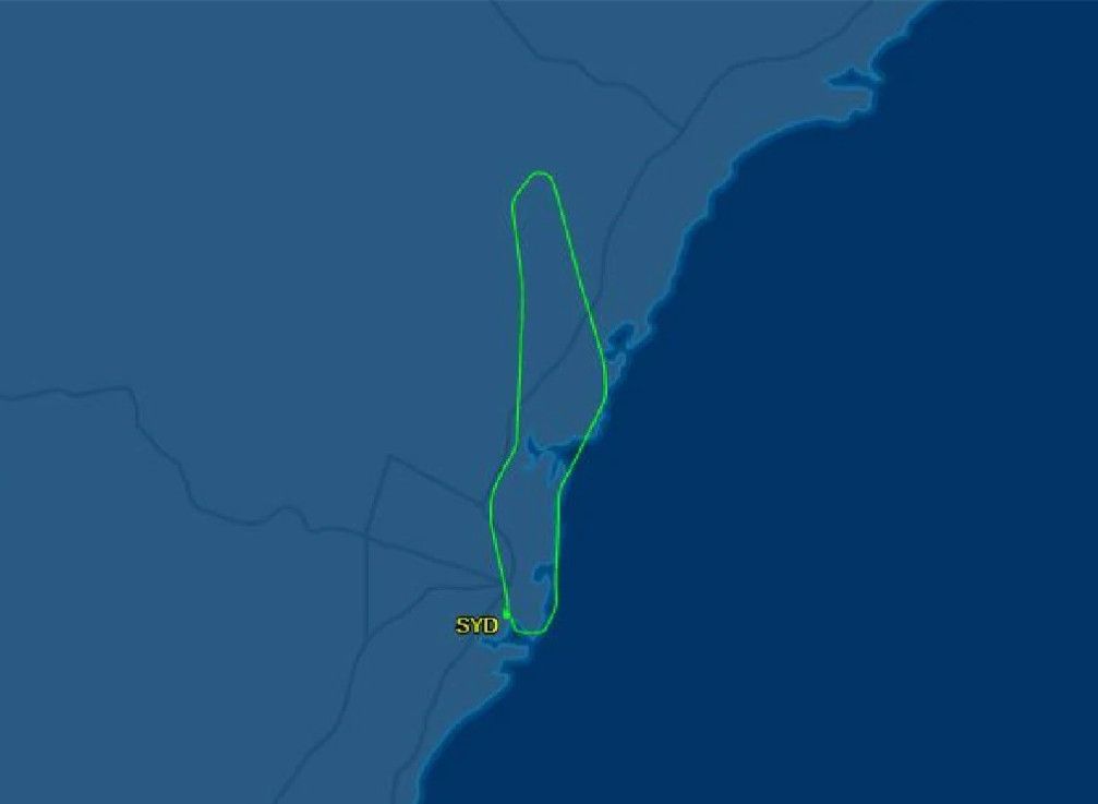 澳洲航空客机遭雷击后被迫返航