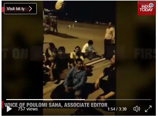 技术故障致捷特航班取消,乘客停机坪上抗议453911_ 技术故障致捷特航班取消,乘客停机坪上抗议