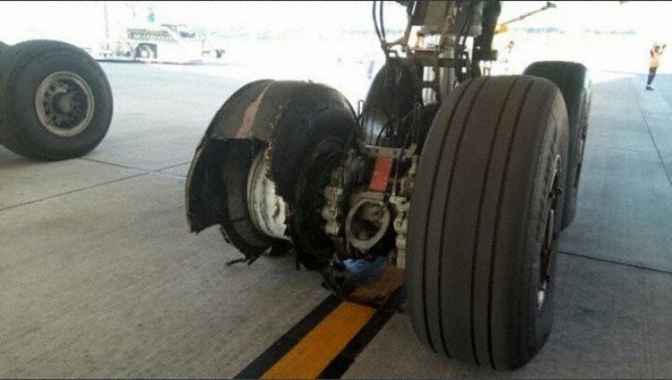 伊比利亚航空客机进近跑道时 一侧主轮胎爆炸457923_ 伊比利亚航空客机进近跑道时 一侧主轮胎爆炸